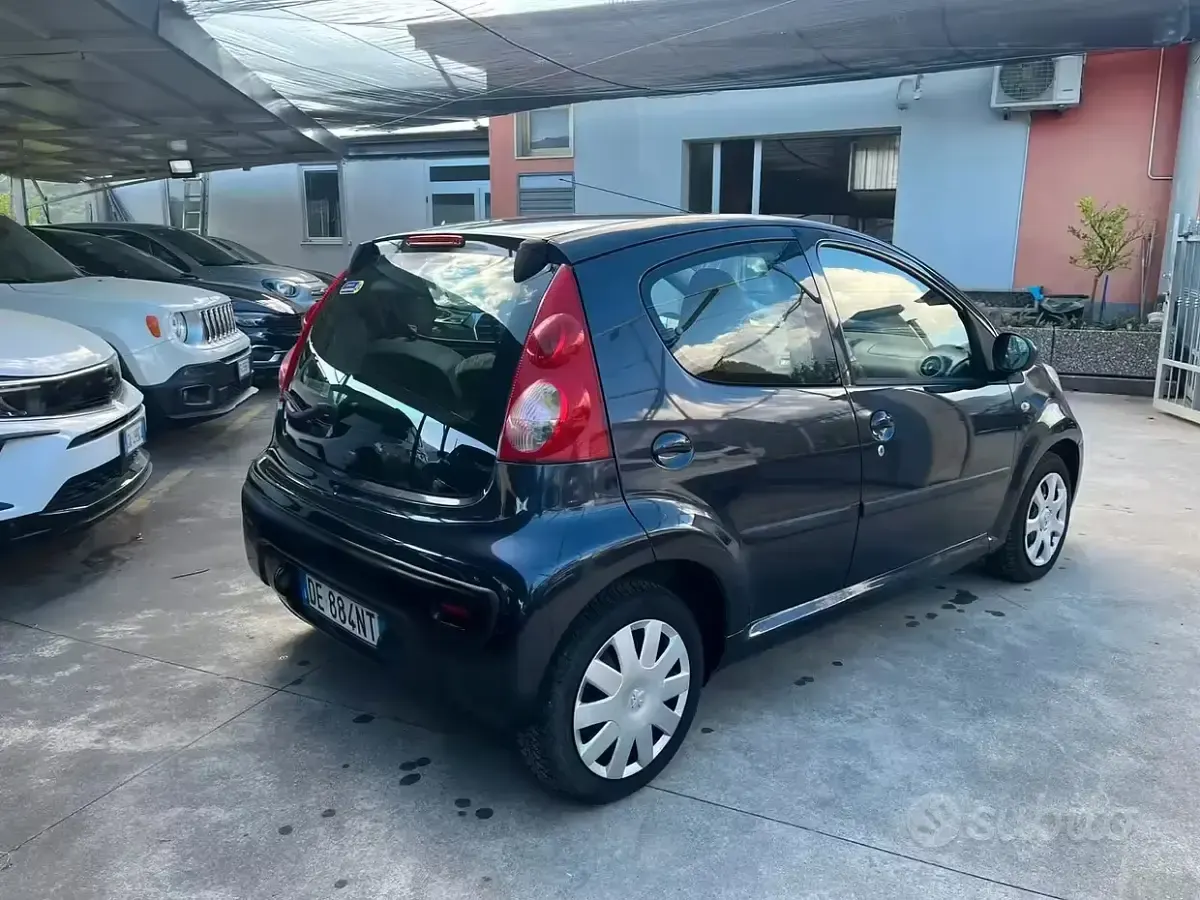 Begagnad Peugeot 107 68 HK (50 kW) 2007 Blå Halvkombi