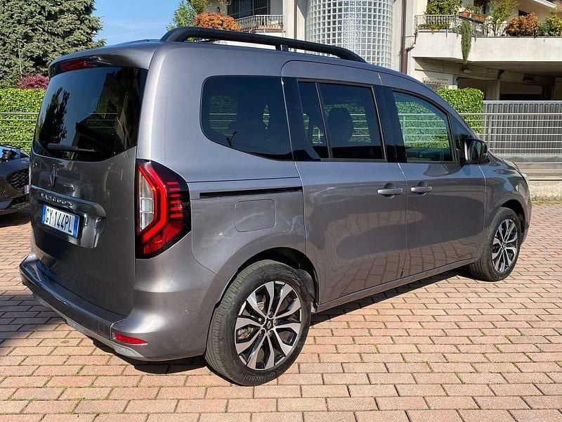 Usata Renault Kangoo Techno 131 CV (96 kW) 2025 Grigio Monovolume