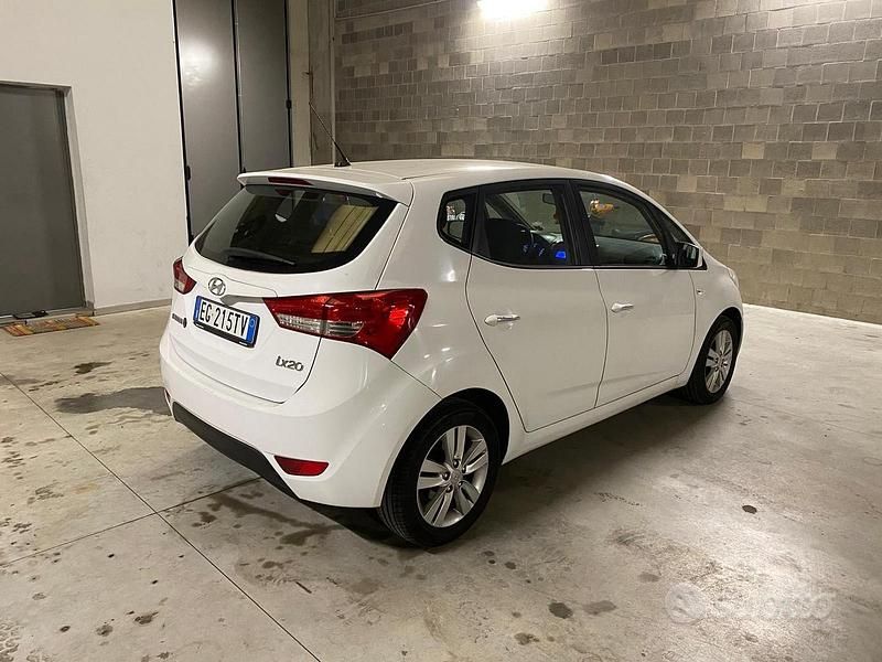 Usata Hyundai ix20 Comfort 90 CV (66 kW) 2011 Bianco Utilitaria