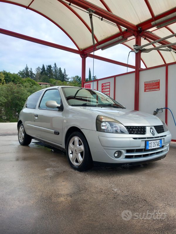 Usata Renault Clio II 98 CV (72 kW) 2003 Grigio Utilitaria
