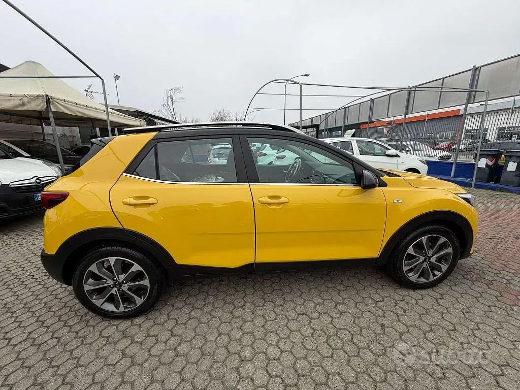 Usata Kia Stonic Style 101 CV (74 kW) 2020 Giallo SUV