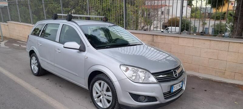 Argento Usata 2008 Opel Astra Enjoy Station wagon | 2700 € (Buon prezzo) - Immagine 1/4