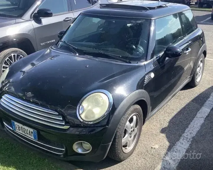 Usata Mini Cooper D 109 CV (80 kW) 2010 Nero Utilitaria