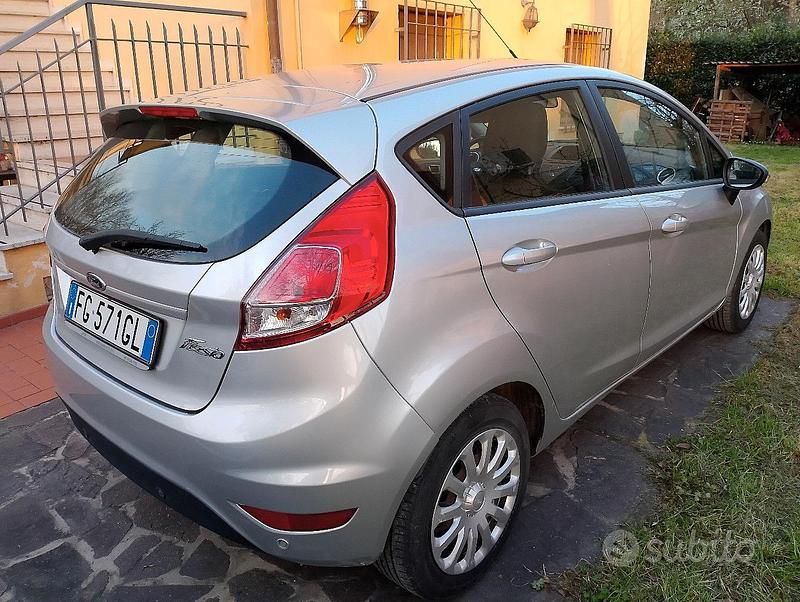Usata Ford Fiesta 75 CV (55 kW) 2017 Grigio Utilitaria