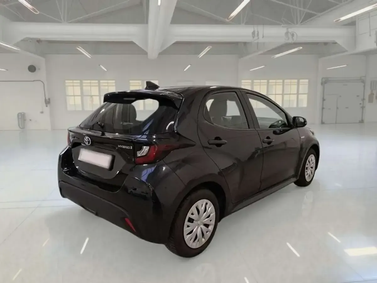 Usata Toyota Yaris Hybrid Business Edition 92 CV (67 kW) 2020 Nero Berlina