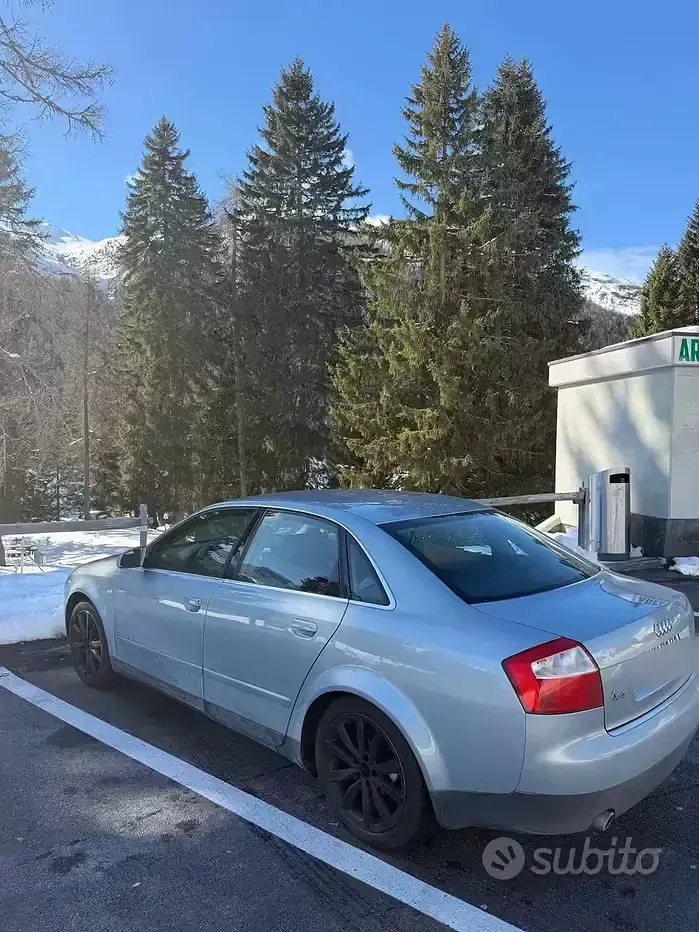 Usata Audi A4 131 CV (96 kW) 2001 Blu Berlina