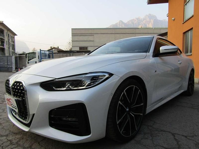 Usata BMW 420 M Sport 190 CV (139 kW) 2023 Alpin weiss perlato Coupé