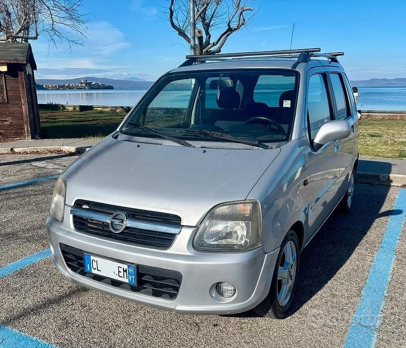 Usata Opel Agila 75 CV (55 kW) 2004 Grigio Monovolume