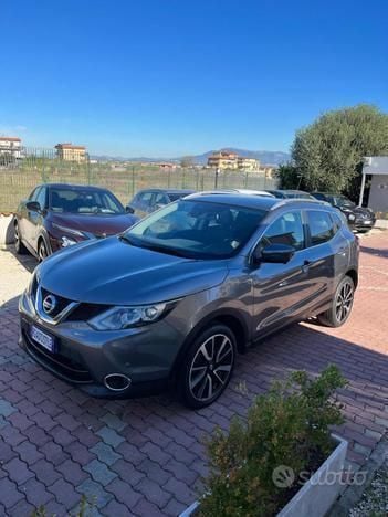 Usata Nissan Qashqai Tekna 131 CV (96 kW) 2016 Grigio scuro metallizzato SUV