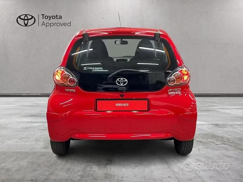 Usata Toyota Aygo Sol 68 CV (50 kW) 2010 Rosso Utilitaria