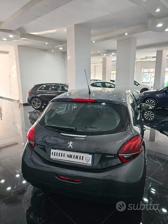 Usata Peugeot 208 Active 75 CV (55 kW) 2016 Grigio Utilitaria