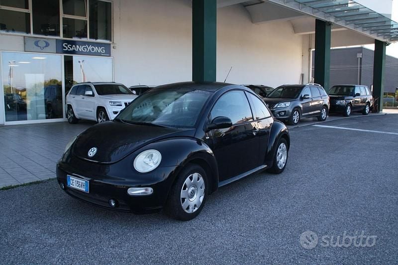 Usata VW New Beetle 102 CV (75 kW) 2003 Nero Utilitaria