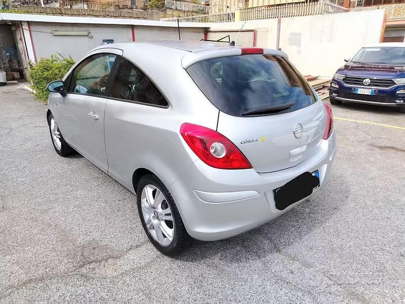 Usata Opel Corsa 86 CV (63 kW) 2013 Grigio Utilitaria