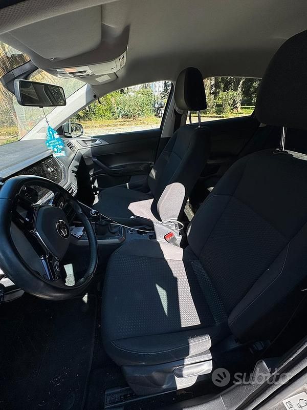 Usata VW Polo R-line 90 CV (66 kW) 2021 Grigio Utilitaria