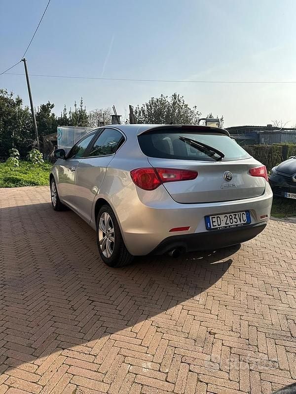 Usata Alfa Romeo Giulietta 120 CV (88 kW) 2011 Grigio Utilitaria