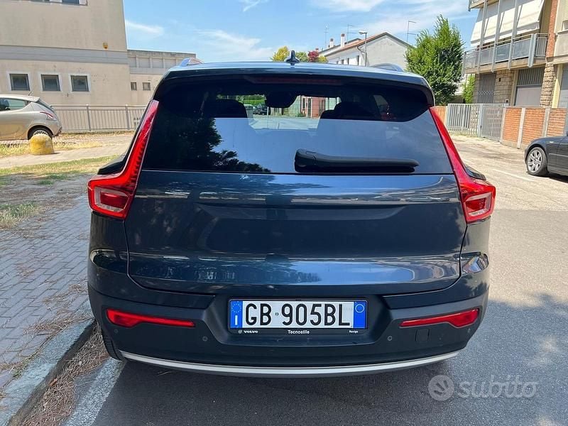 Usata Volvo XC40 Momentum 150 CV (110 kW) 2020 Blu/azzurro SUV