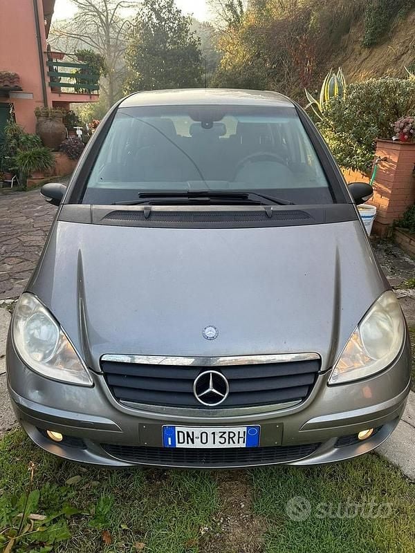 Grigio Usata 2008 Mercedes A150 Due volumi | 2400 € (Buon prezzo) - Immagine 1/4