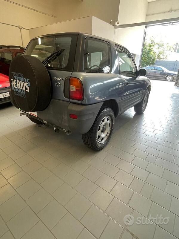 Begagnad Toyota RAV4 128 HK (94 kW) 1997 Grå SUV