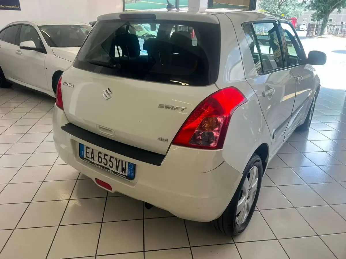Usata Suzuki Swift GL 91 CV (66 kW) 2010 Bianco Utilitaria
