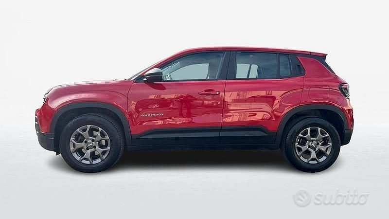 Usata Jeep Avenger Longitude 100 CV (73 kW) 2023 Rosso SUV