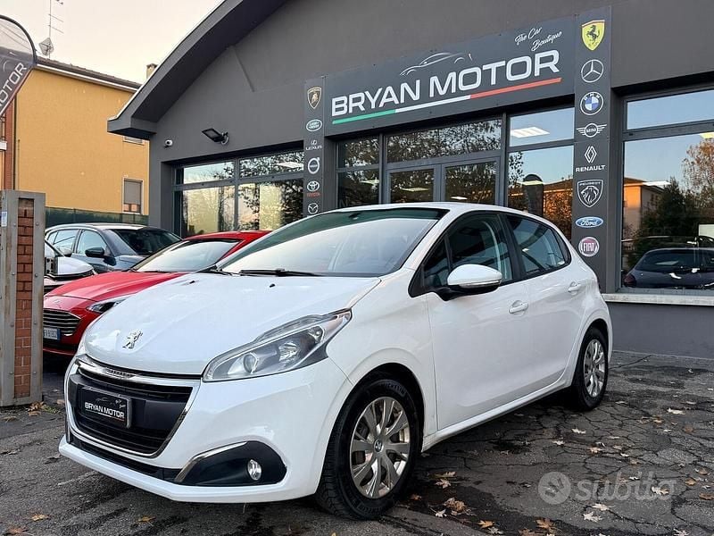 Usata Peugeot 208 Active 82 CV (60 kW) 2015 Bianco Utilitaria