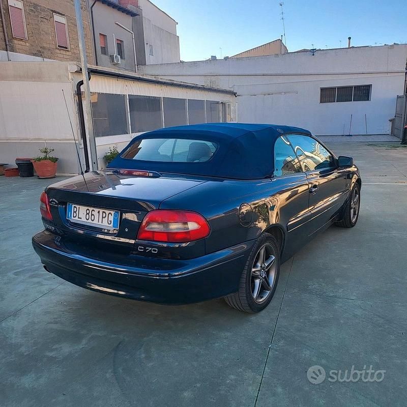 Usata Volvo C70 163 CV (119 kW) 2000 Blu Cabrio