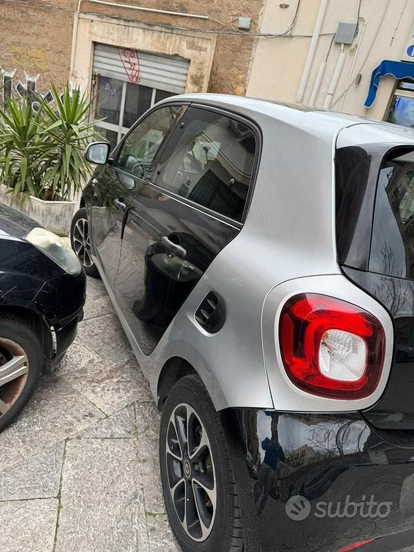 Usata Smart ForFour 71 CV (52 kW) 2016 Nero Utilitaria