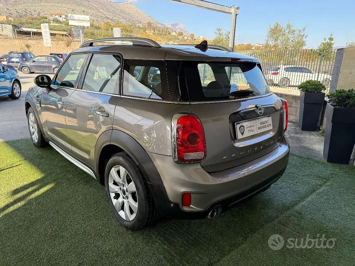 Usata Mini Cooper D Countryman Business 150 CV (110 kW) 2019 Grigio SUV