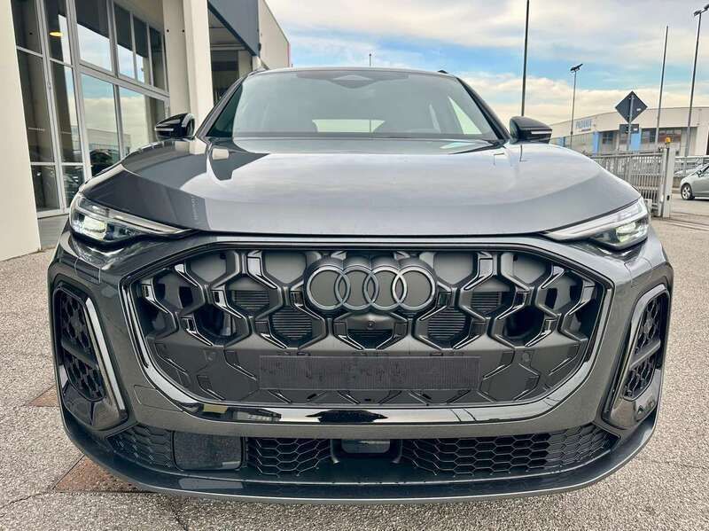 Nuova Audi Q5 S-Line 204 CV (150 kW) 2025 Grigio SUV
