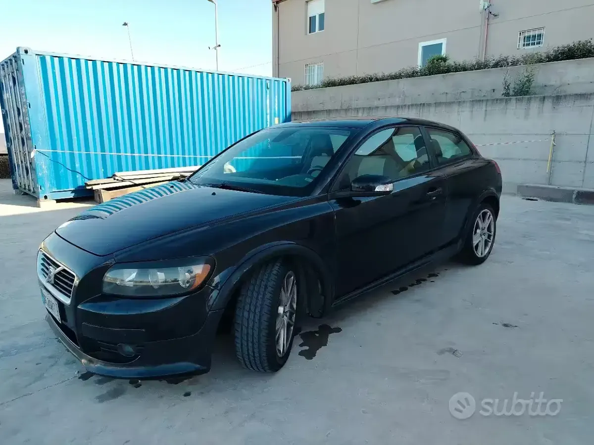 Usata Volvo C30 136 CV (100 kW) 2007 Nero Utilitaria
