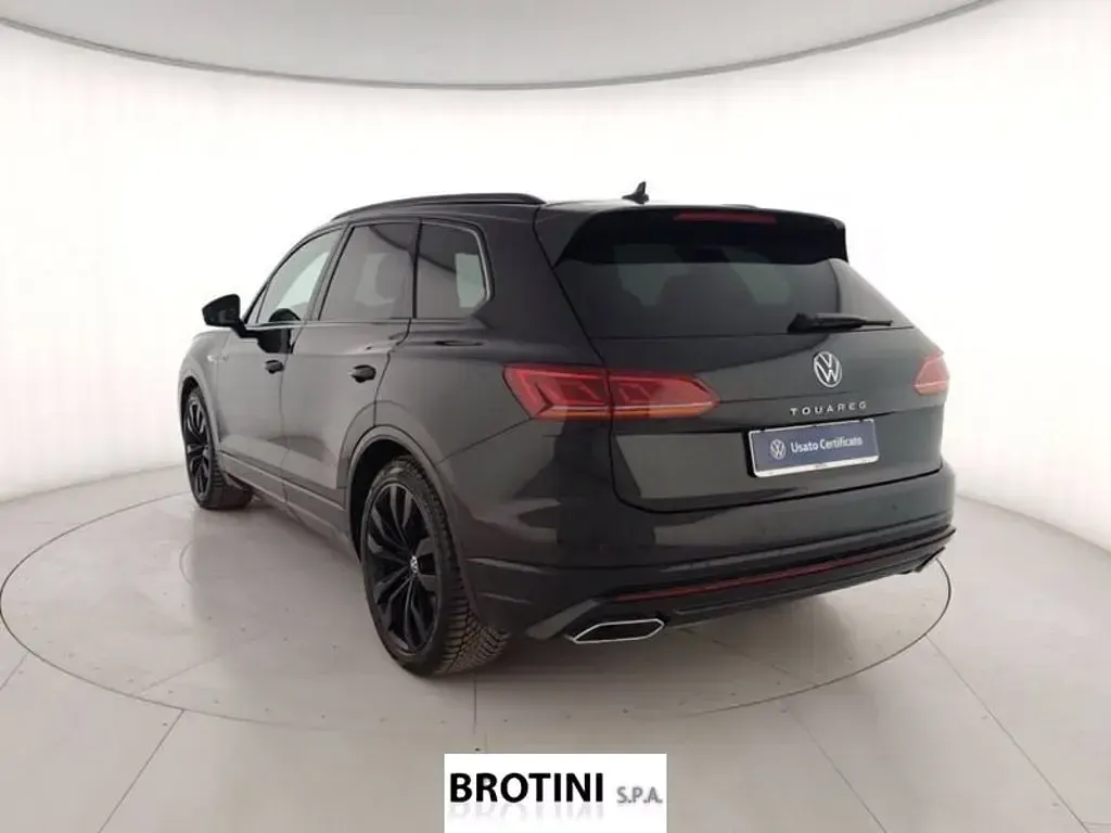 Usata VW Touareg R-line 286 CV (210 kW) 2023 Nero metallizzato SUV