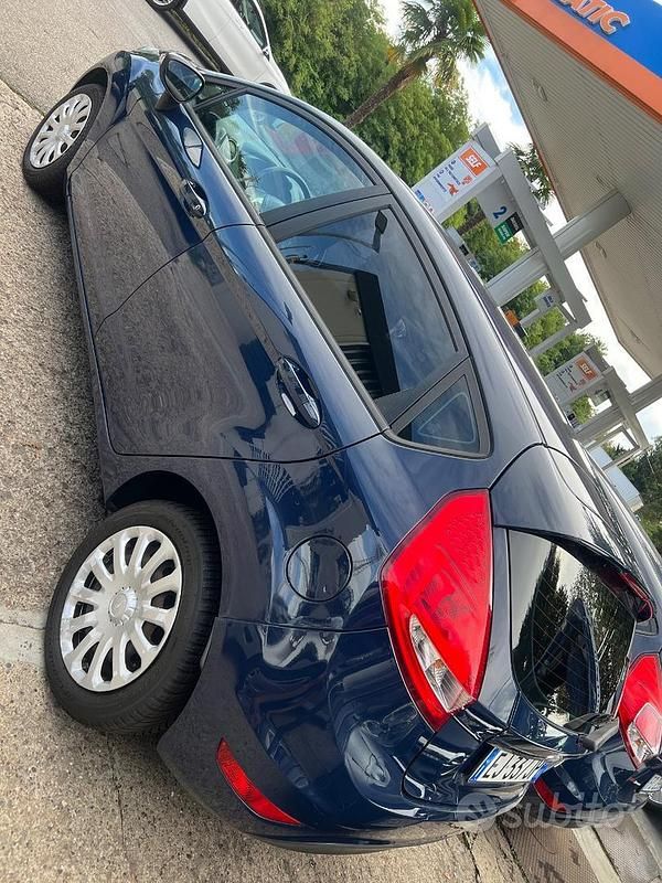 Usata Ford Fiesta Titanium 70 CV (51 kW) 2011 Blu Utilitaria