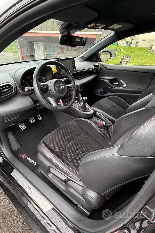 Usata Toyota Yaris 261 CV (191 kW) 2023 Nero Utilitaria