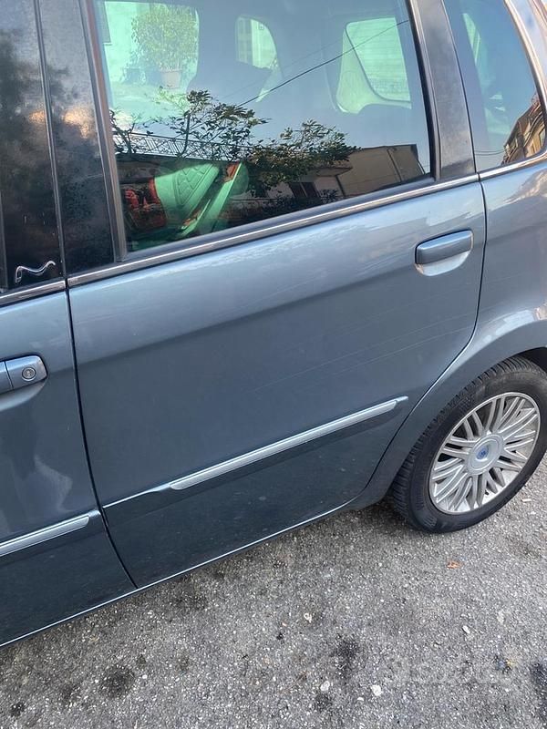 Usata Lancia Musa 90 CV (66 kW) 2009 Grigio Monovolume