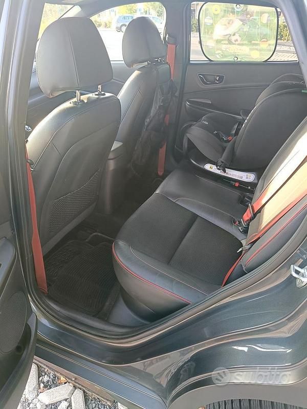 Usata Hyundai Kona 120 CV (88 kW) 2018 Grigio SUV