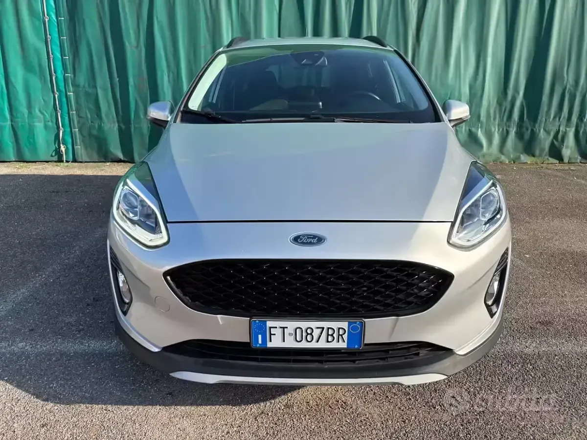 Usado Ford Fiesta 86 HP (63 kW) 2019 Cinzento Citadino