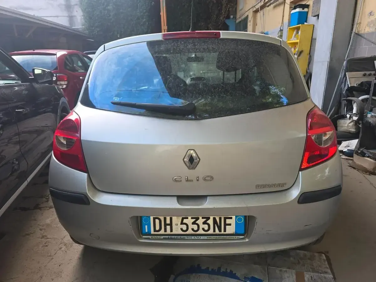 Usata Renault Clio II 75 CV (55 kW) 2007 Grigio Furgone