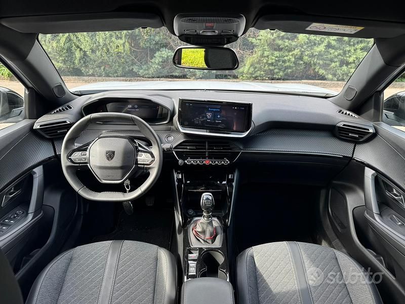 Usata Peugeot 2008 Allure 101 CV (74 kW) 2024 Bianco SUV