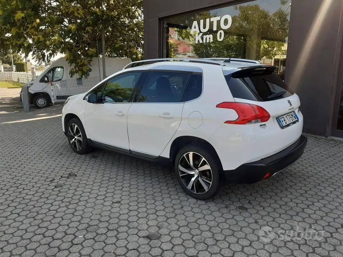 Usata Peugeot 2008 S 120 CV (88 kW) 2016 Bianco SUV