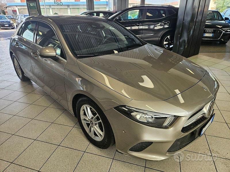Usata Mercedes A180 Premium 116 CV (85 kW) 2020 Antracite metallizzato Berlina