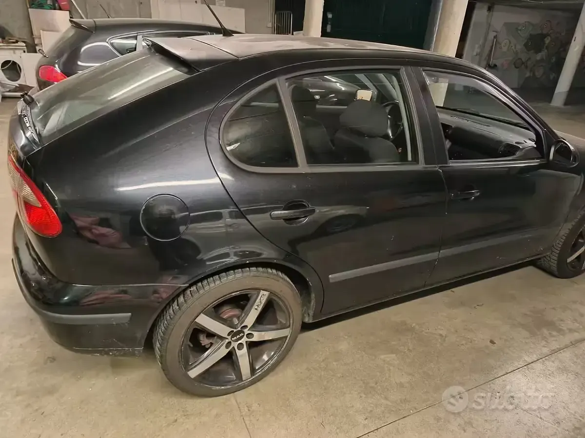 Usata Seat Leon 110 CV (80 kW) 2004 Nero Utilitaria