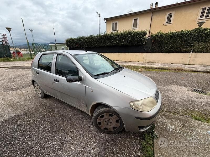 Usata Fiat Punto 60 CV (44 kW) 2004 Grigio Berlina