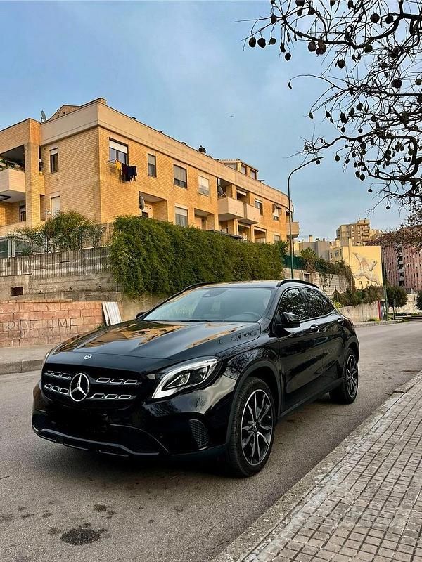 Usata Mercedes GLA200 136 CV (100 kW) 2019 Nero SUV