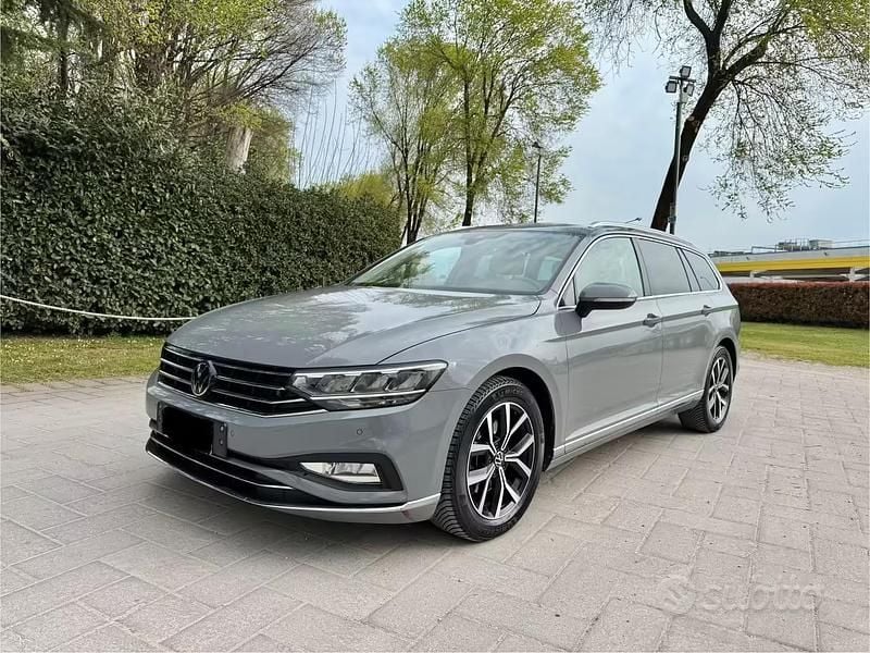Usata VW Passat Executive 200 CV (147 kW) 2022 Grigio Station wagon