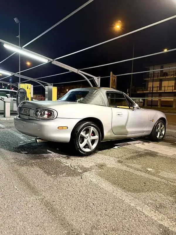 Usata Mazda MX5 110 CV (80 kW) 1999 Grigio Cabrio