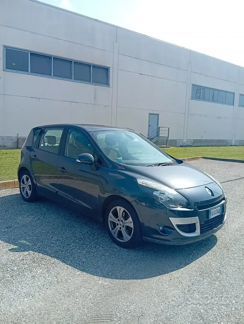 Usata Renault Scénic III Dynamique 130 CV (95 kW) 2010 Grigio Monovolume
