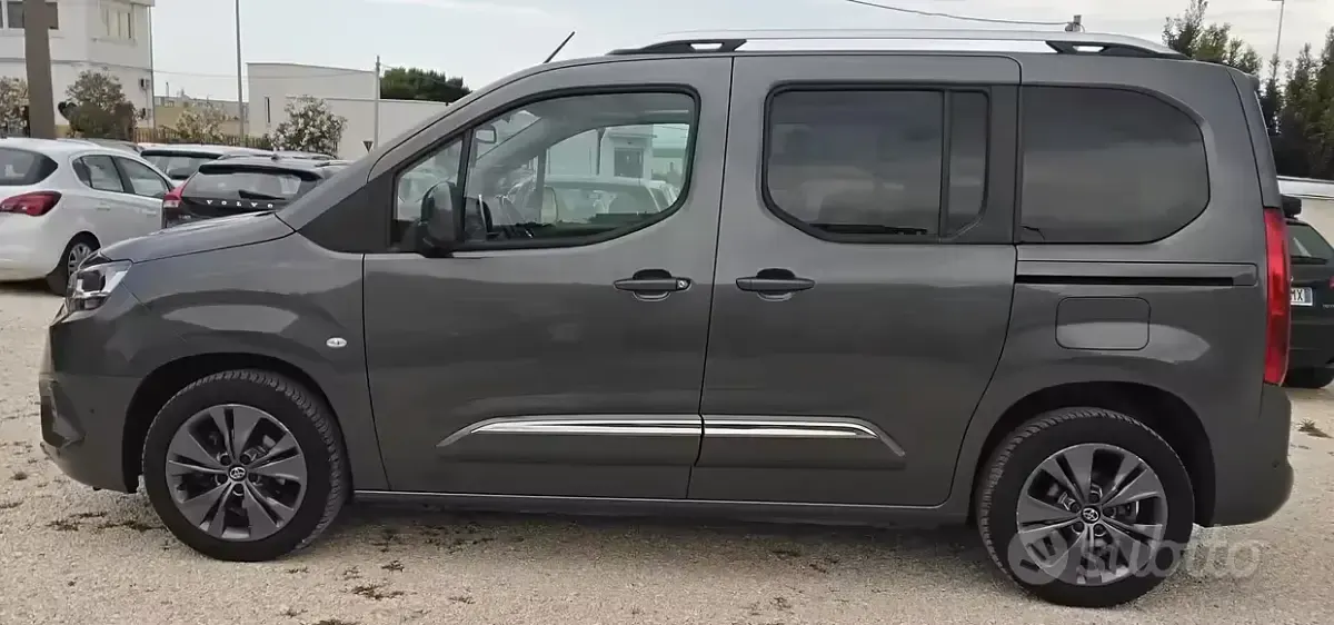Usata Toyota Proace Verso Luxury 102 CV (75 kW) 2021 Grigio Station wagon