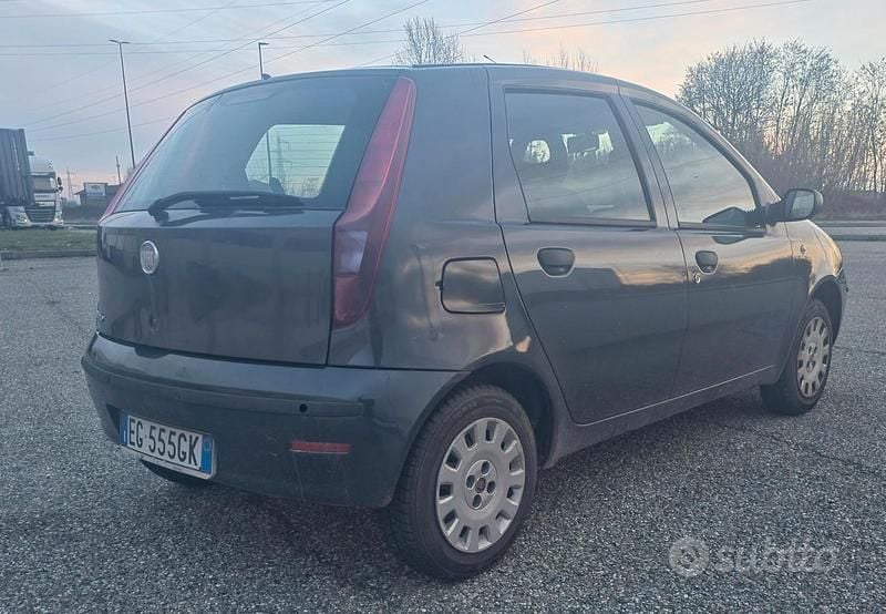 Begagnad Fiat Punto 60 HK (44 kW) 2011 Halvkombi