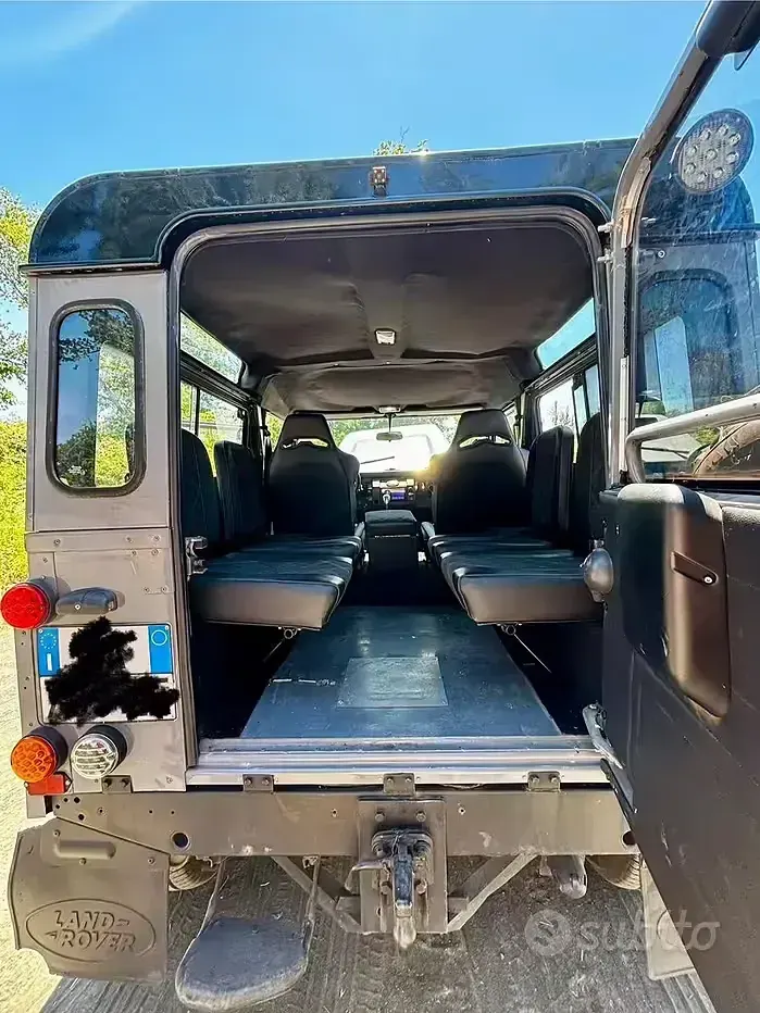Usata Land Rover Defender 68 CV (50 kW) 1996 SUV