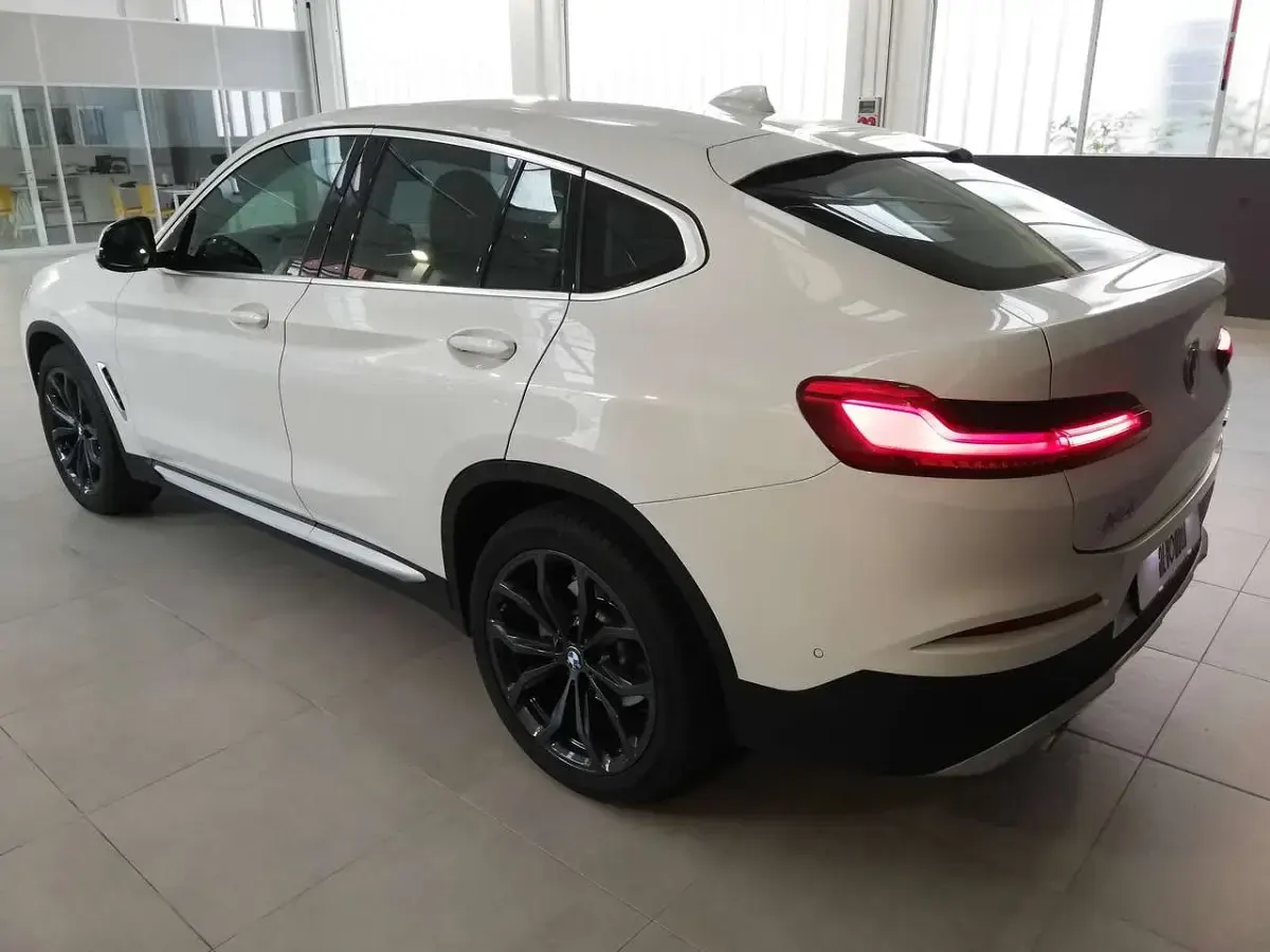 Usata BMW X4 xLine 190 CV (139 kW) 2021 Mineral white pearl SUV